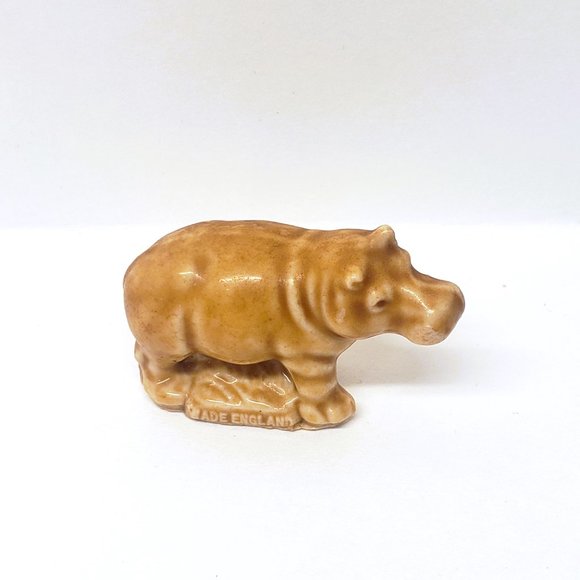 Vintage Wade Whimsies Red Rose Tea Figurines Lemur Hippo Puppy Dog Lot x4 - Picture 2 of 16